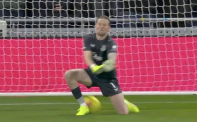 Jordan Pickford mac sai lam